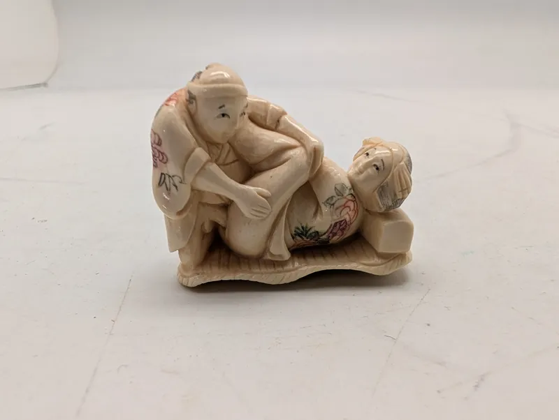 Antik JAPANESE HAND CARVED EROTIC NETSUKE FIGURES EDO / MEIJI PERIODE 