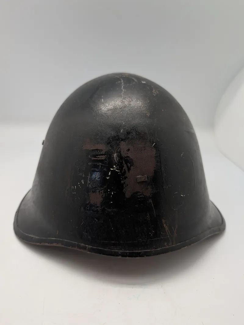 Tilhørt Holger Danske modstandsmanden Erling Reck-Magnussen ( “Gustav” fra HD-IIIs 5-mandsråd)  Model 41 H.D hjelm 