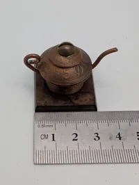 Dansk miniature tekande af mønter på træfod