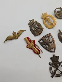 Samling af danske militære emblemer 