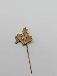 Vintage WWII V for Victory Map of Great Britain Gold-Tone Stick Pin