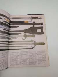 Samling af tre militærhistoriske bøger om våben og militaria