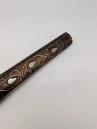 Osmannisk flintlåspistol med perlemorsindlæg og messingbeslag, Dekoration.