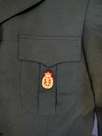 Dansk Forsvaret M/69 Tjenesteuniform med faldskærmsemblemer