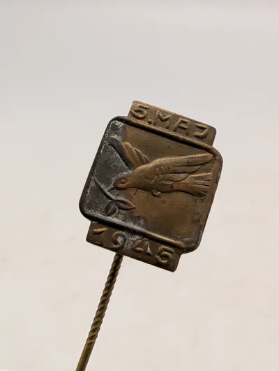 Dansk 5. Maj 1945 Frihedsbevægelse Reversnål med Fredsdue