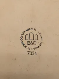 Bing & Grøndahl stentøjsfad, model 7234 af Valdemar Petersen