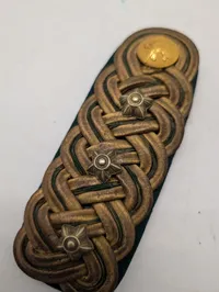 Dansk Militær Epaulet med Forgyldt Knap og Sølvstjerner, Dyrlæge 