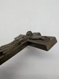 Dansk modernistisk bronze krucifiks med Kristus-figur
