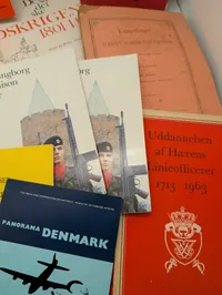 Samling af historiske bøger herunder Verdenskrigen og militærhistorie