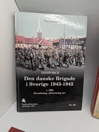 Samling af 5 bøger om historiske våben og militærhistorie