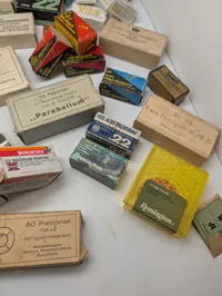 Stor samling af vintage ammunitions æsker tomme  fra diverse producenter