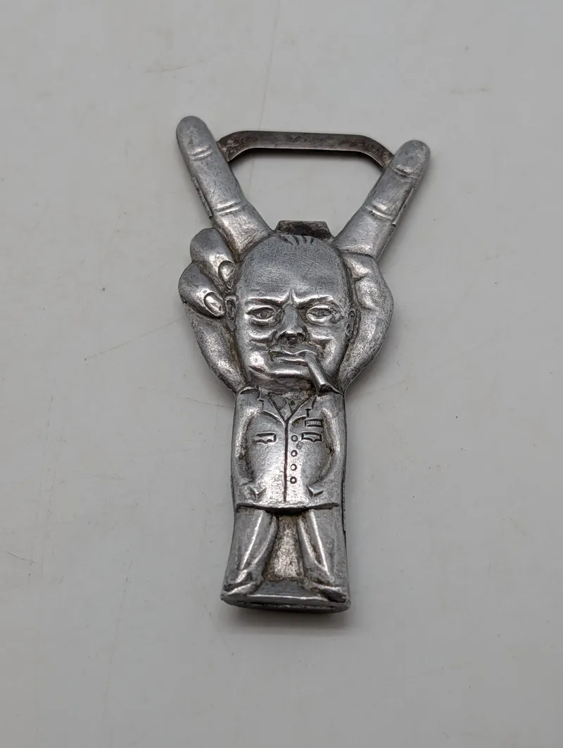 Vintage Winston Churchill 'V for Victory' oplukker i metal