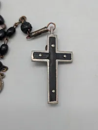 Vintage katolsk rosenkrans med sorte perler og krucifiks