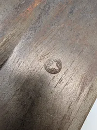 Antik tømrerøkse med smedestempel Bredbile