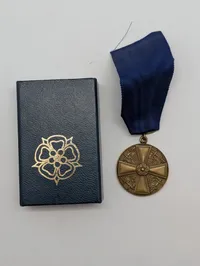 Finsk Hvide Roses Orden, Fortjenstmedalje i Bronze med Original Etui