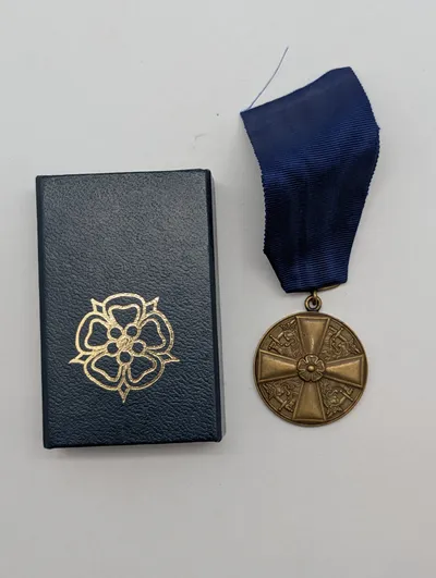 Finsk Hvide Roses Orden, Fortjenstmedalje i Bronze med Original Etui