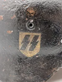 Tysk M42 stålhjelm med SS-runer
