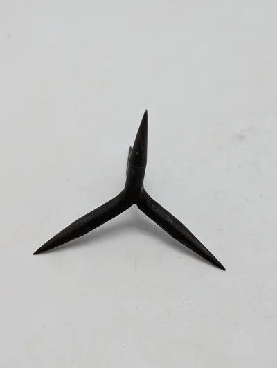 Antik smedet jern-fodangel (Caltrop) Nedkastet SOE 