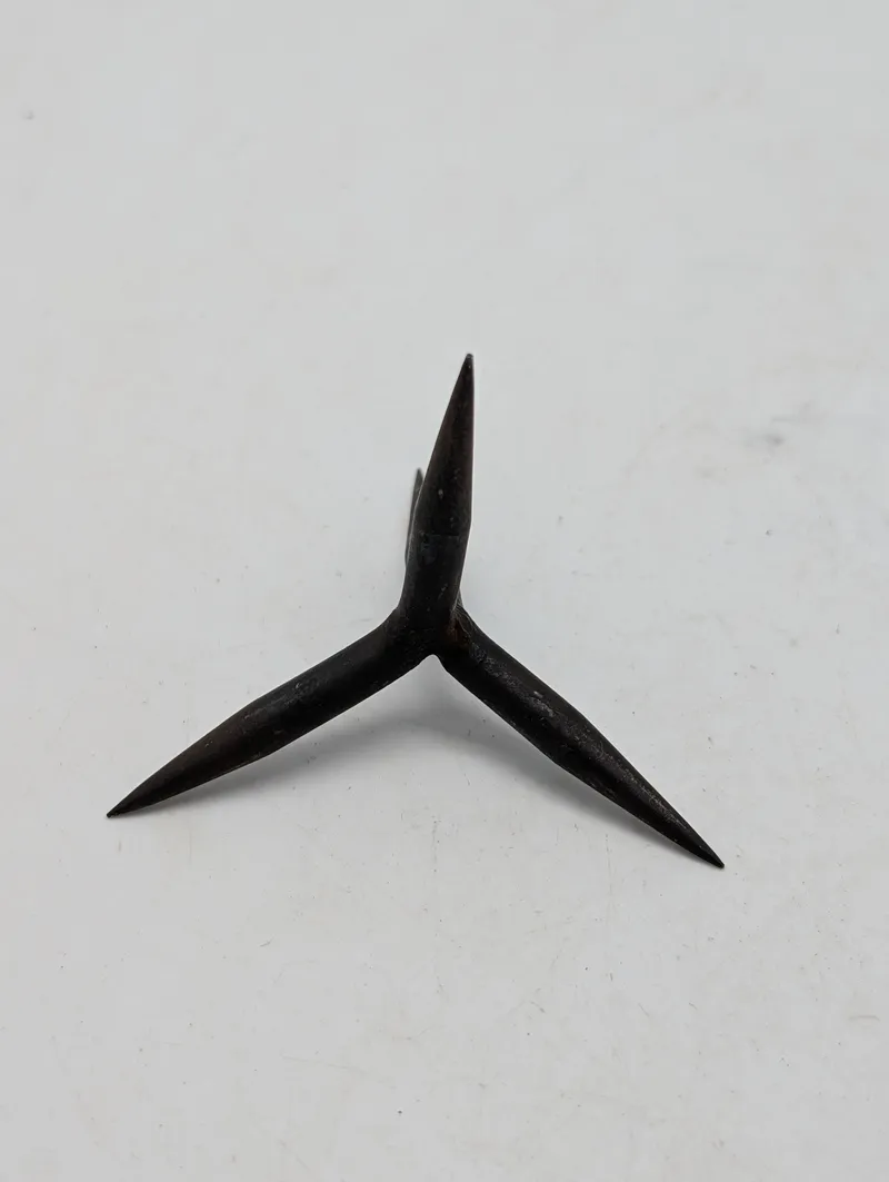 Antik smedet jern-fodangel (Caltrop) Nedkastet SOE 