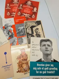 Samling af danske militære informationspjecer og postkort, ca. 1950-1960