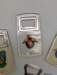 Samling af 6 danske militære oplukkere og nøgleringe