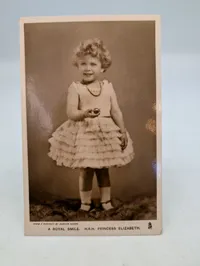 Samling af britiske kongelige memorabilia, herunder 1935 Royal Jubilee souvenir