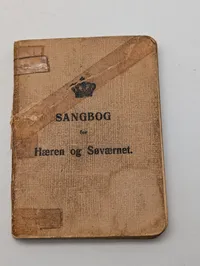 To danske sangbøger: Nordiske Sange (1876) og Sangbog for Hæren og Søværnet (1947)