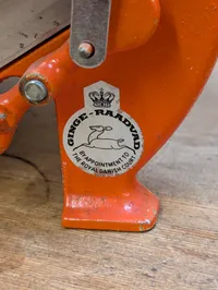Raadvad Brødskærer Model 294 i Orange Støbejern