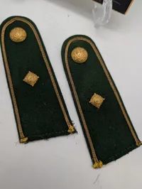 Dansk Politi Uniformseffekter: Skulderstropper, Emblem og Portrætfoto