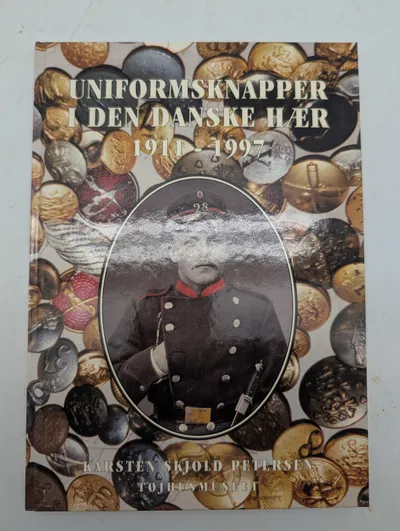 Karsten Skjold Petersen: Uniformsknapper i den danske hær 1911-1997