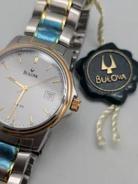 Bulova herreur i tofarvet rustfrit stål med hvid urskive