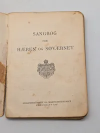 To danske sangbøger: Nordiske Sange (1876) og Sangbog for Hæren og Søværnet (1947)