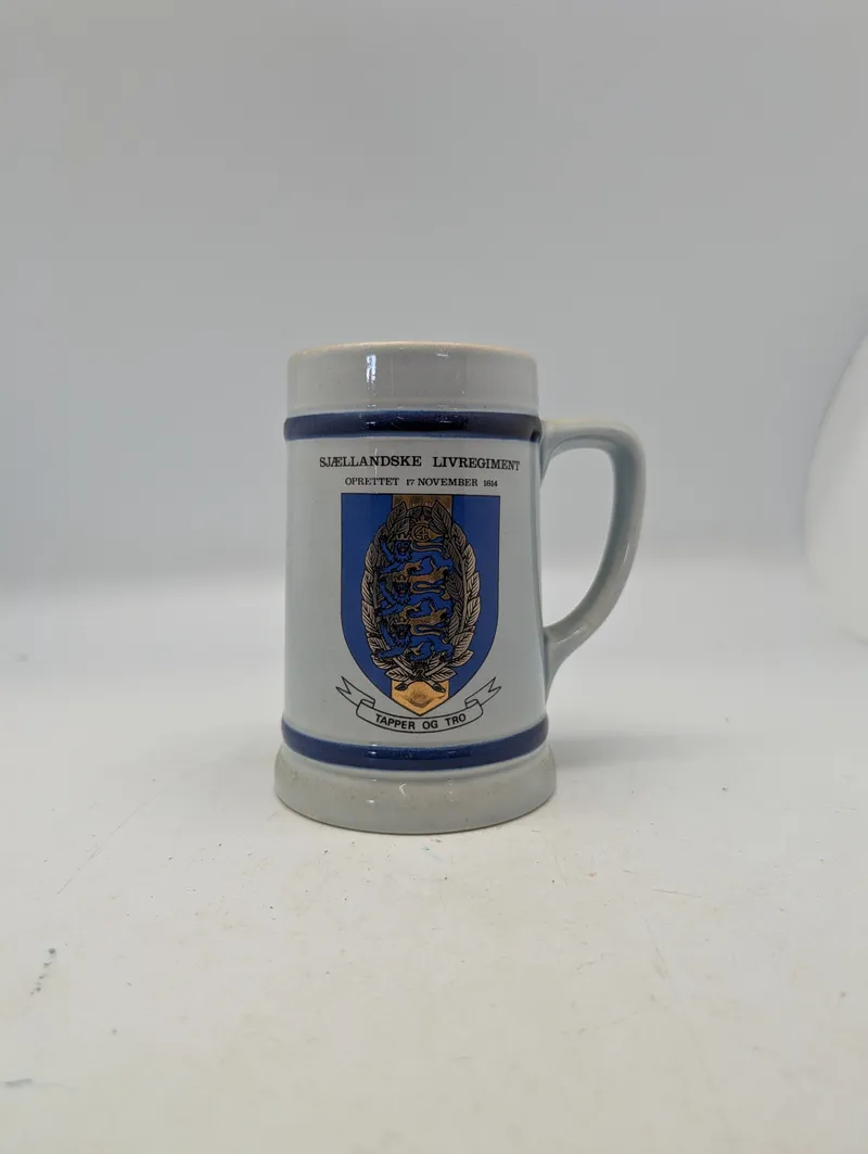 Søholm stentøjskrus, Sjællandske Livregiment