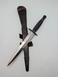 WWII British Fairbairn-Sykes 3rd Pattern Commando Dagger with Scabbard tilhørt Holger Danske modstandsmanden Erling Reck-Magnussen ( “Gustav” fra HD-IIIs 5-mandsråd)