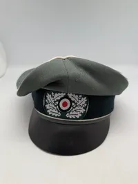 Richard Lücke Tysk Militær Schirmmütze med Egeløvsemblem, efterkrigs 
