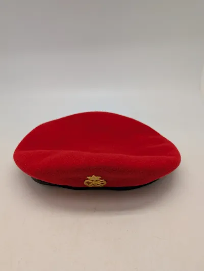 Dansk militær MP baret, rød uld