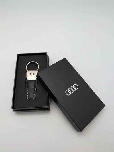 Audi nøglering i læder og metal med original æske