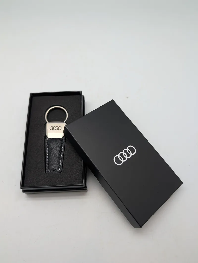 Audi nøglering i læder og metal med original æske