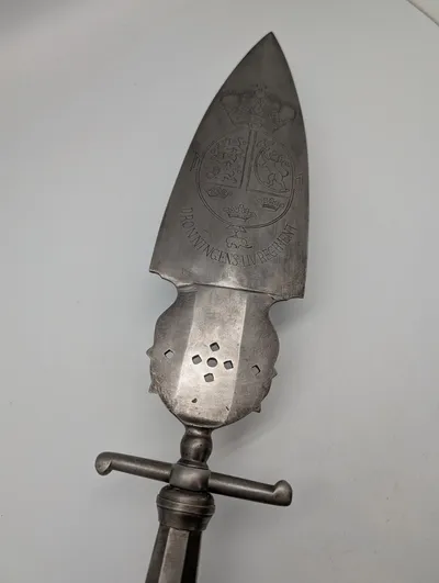 Officers Esponton model 1734 Dronningens Livregiment  givet til Regiments Chef Oberst Ulf Jessen SKAL HENTES I VORDINGBORG ELLER LEVERES EFTER AFTALE 