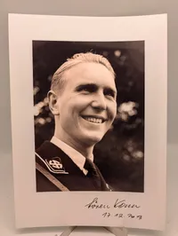 Søren Kam, signeret sort-hvidt portrætfoto i Schalburg uniform 