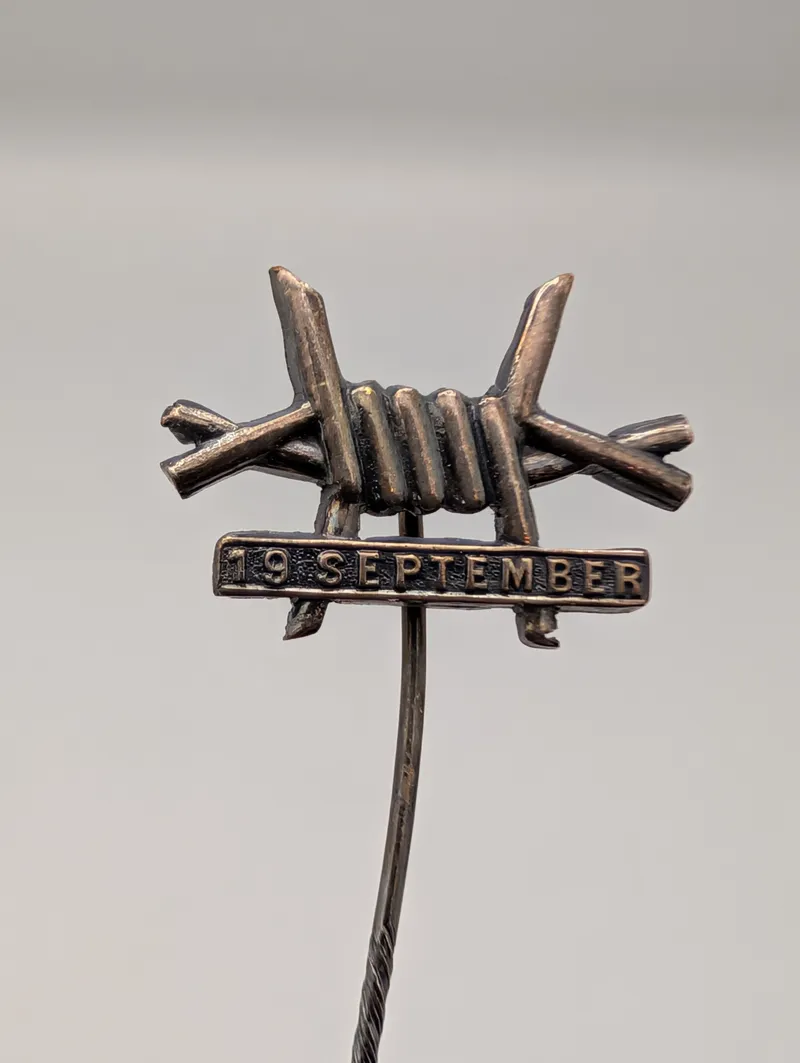 Vintage 19 September Commemorative Barbed Wire Motif Stick Pin KZ Dansk Politi 