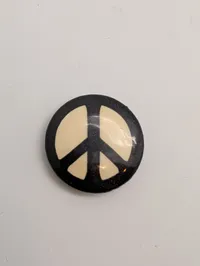 Vintage sort og hvidt fredstegn pin-back badge