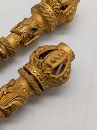 Dansk M23 kasketemblem med egeløv og to forgyldte agulletter Dragon officer