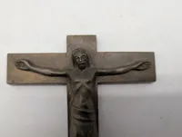 Dansk modernistisk bronze krucifiks med Kristus-figur
