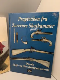 Samling af 5 bøger om historiske våben og militærhistorie