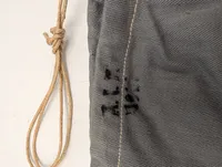 Dansk militær lærredspose med krone-stempel og årstal 1917