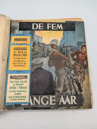 Dansk scrapbog med avisudklip fra Politiken og fotos fra 2. verdenskrig