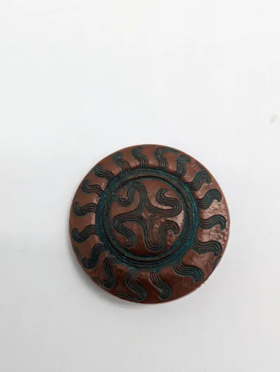 German WHW Sophienhof Bronzene Hängedose Bakelite Pin