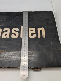 Tysk militær træskilt med teksten 'Gasmasken' WW2