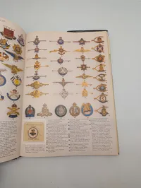 Samling af tre militærhistoriske bøger om våben og militaria